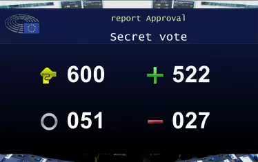  Електронното табло в Европарламента показва резултата от тайния вот за Илиана Иванова