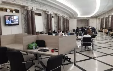 Основната зала за работа на медиите.