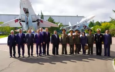 Ким Чен Ун разгледа завода, произвеждащ Су-35 и Су-57