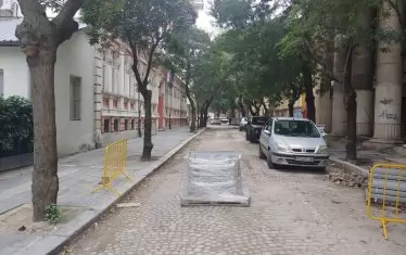  Части от ул. "6-ти септември" продължават да са затворени, въпреки че ремонтът отдавна трябваше да е приключил. 