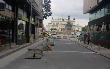  Подобно е положението и на съседната ул. "Цар Иван Шишман". 