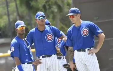 Българинът (вдясно) с част от съотборниците си в "Къбс Блу".