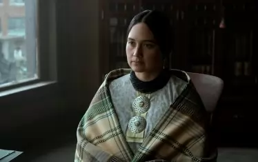  За сметка на това Лили Гладстоун е изключителна.