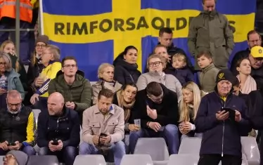  Мачът Белгия - Швеция бе прекратен, но публиката бе помолена да остане по местата си.