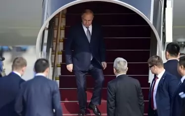 Путин пристигна в Китай да заздрави "безграничното партньорство"
