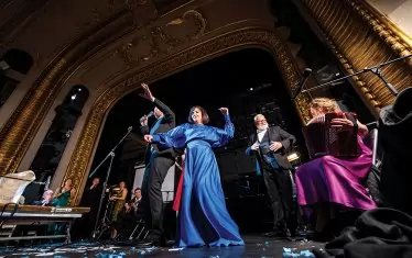  Вихрената балканска атмосфера в част от постановката.