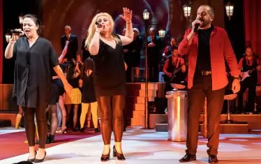  Вокалистите на бенда - Явор Борисов, Елена Атанасова и Деница Даринова.