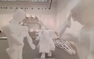 Подготовка на изложбеното пространство.