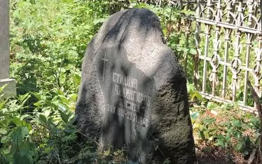 Надгробният камък на Стилиян Чилингиров в Централните софийски гробища.