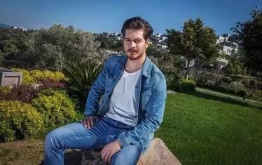  В социалните мрежи актьорът има фенки от цял свят.