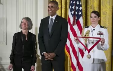 По време на мандата си президентът Барак Обама награди Глик с National Humanities Medal. 