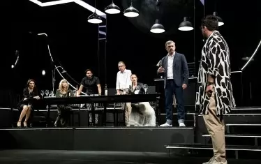 „Перфектни непознати“ – на една ръка разстояние в живота ни