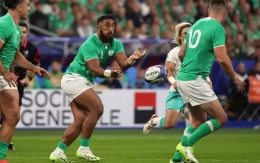 С Бънди Аки (в средата), който е във формата на живота си, ирландският състав е като звяр.