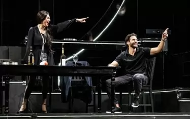  Героите на Лилия Маравиля и Юли Малинов се шегуват...