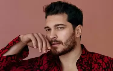  Звездата усъвършенства таланта си при най-добрите преподаватели по актьорско майстроство в страната. 