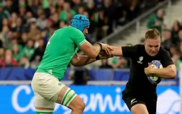 Критикуваният за представянето си до момента Сам Кейн (вдясно) доказа срещу Ирландия в пълна мяра защо е капитан на новозеландския тим.