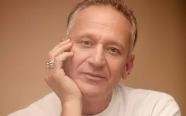  Деян Донков с отворени очи в Нощта.