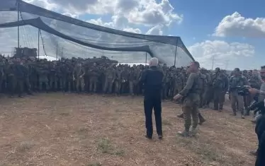 Йоав Галант с войници