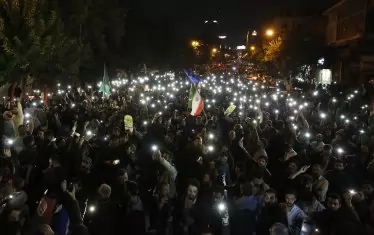  Хиляди протестират в Иран
