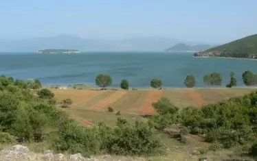  Интензивното земеделие и овощарството "изсмукват" оскъдните води в региона.