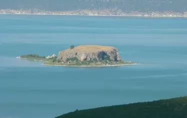  Преспанското езеро е по-малко, но по-живописно от Охридското.