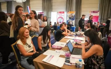 Нидерландия премахва ниските такси за първокурсници