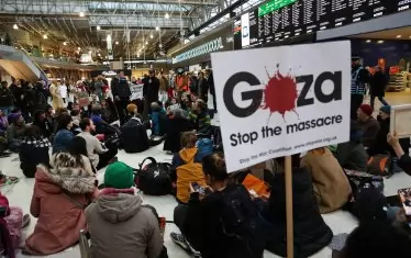 В британската столица се проведе и седящ протест.