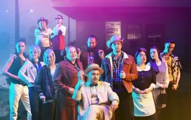  Актьорският екип на постановката и на плаката за представлението.