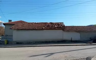 Покривът е отнесен.