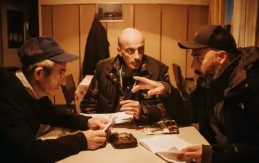 На снимачната площадка - професионалисти и натуршчици.