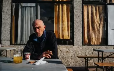 Историята на таксиджията Иван режисьорът научава по време на снимките за "Пощальонът".