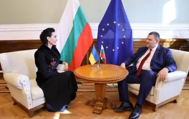 Няколко дни по-рано с дипломата се срещна и претендентът за лидерския пост в ДПС Делян Пеевски. Той обаче е наблегнал в разговора с Илашчук върху отмяната на дерогацията за руския петрол.