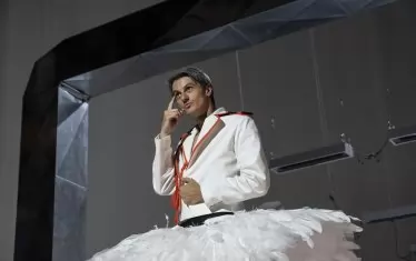 Като гротескния Патрушев в "Хага" на Галин Стоев. 