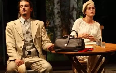  С Илиана Коджабашева в "Чаровно лят с неизбежните му там неприятности" на проф. Красимир Спасов.