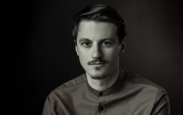  Младият актьор от 6-7 години е в първата ни трупа.