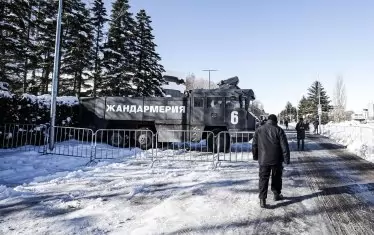 Пред сградата на БФС в Бояна имаше засилено присъствие на полиция и жандармерия по време на заседанието на Изпълкома, включително и водно оръдие, но липсваха желаещи да протестират.