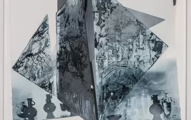  Мостът на въздишките и венецианско стъкло в интерпретацията на художничката. 