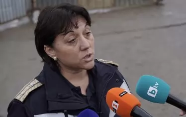 Главен инспектор от Столична дирекция "Пожарна безопасност и защита на населението" Мария Стоянова уверява репортерите, че няма опасност за населението след инцидента в пункта за вторични суровини.