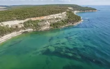  Акваторията северно от устието на реката.