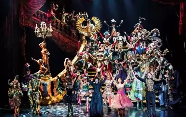 На сцената ще се качат близо 100 артисти.