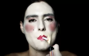  Мишима смесва японския със западноевропейския стил.