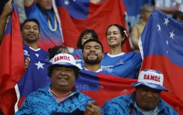 Отдадеността към ръгбито кара феновете на Самоа (а и на останалите държави от Океания) да пътуват до другия край на света, за да подкрепят любимия си отбор. В случая до Франция, където се проведе десетото световно първенство. 