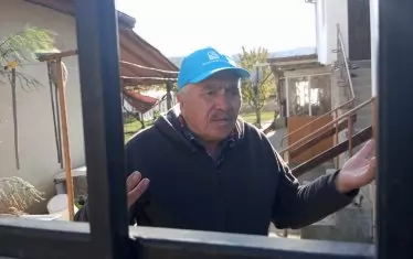 "Стресница ми излезе", откровен е 86-годишният бай Халил Хасан.