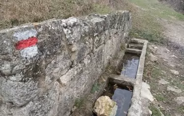 Чешмата отпред е позната като Царската.