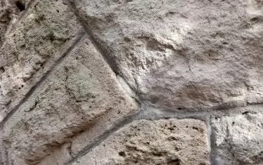 Зидарията отблизо.