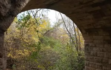 Част от обстановката отдолу