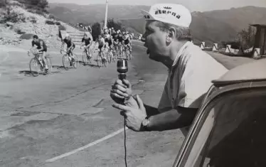 Петър Милушев по време на пряко радио включване от колоездачната обиколка на България в средата на 70-те години на ХХ век