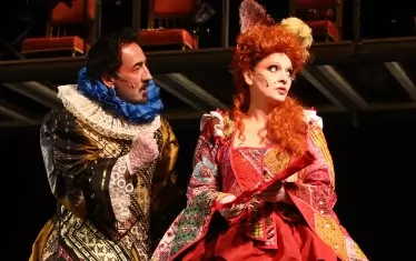 Джукелова и Стоян Пепеланов в разкошните костюми на Елена Иванова от "Един безумен ден".