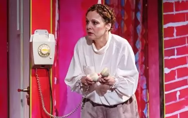 Параскева като героиня на Тенеси Уилямс в „Чудесна неделя за Creve Coeur“ под режисурата на проф. Здравко Митков.