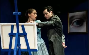  Сесил (Александра Свиленова) усвоява трудните техники за рисуване от кавалера Дансьони (Владислав Стоименов).